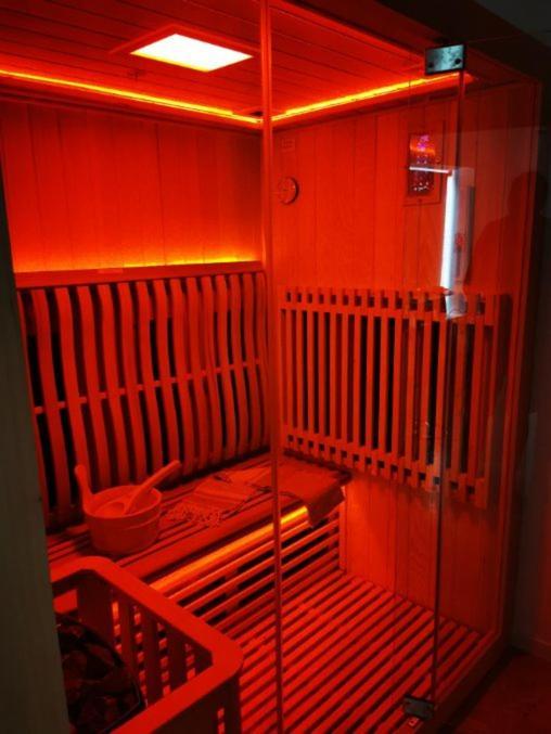 Spabyelleetlui Spa Rouge Ou Bleu Mouscron Exteriér fotografie