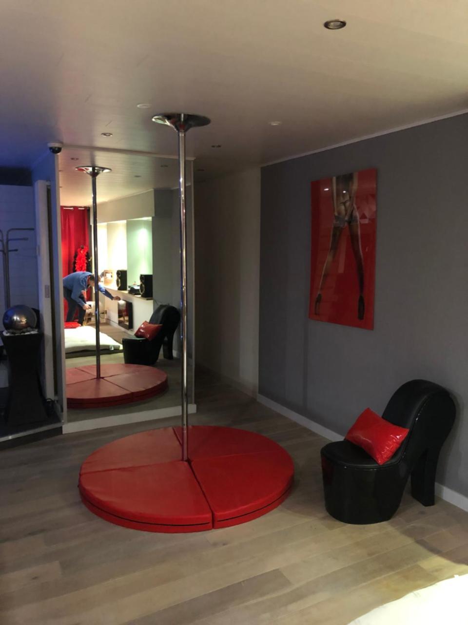 Spabyelleetlui Spa Rouge Ou Bleu Mouscron Exteriér fotografie