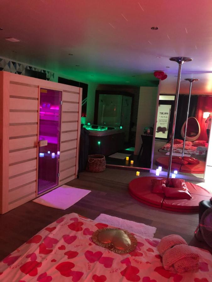 Spabyelleetlui Spa Rouge Ou Bleu Mouscron Exteriér fotografie